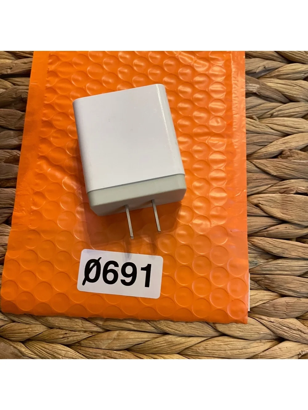 ✅2-Port 18W PD USB-C and QC 3.0 USB-A Wall Charger